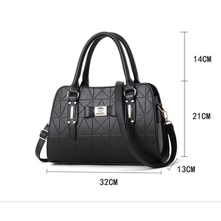 ภาพขนาดย่อของภาพหน้าปกสินค้ากระเป๋าถือผู้หญิง ดีไซน์หรู หนังอย่างดี ba-03--Size:31x22x13 cm จากร้าน a618586707 บน Shopee ภาพที่ 2