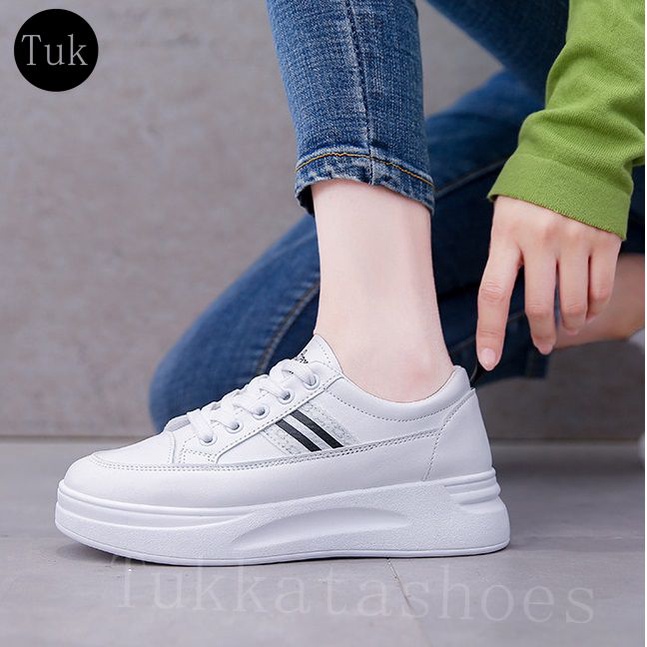 ภาพสินค้ารองเท้าผ้าใบผู้หญิง รองเท้าแฟชั่น รองเท้าผ้าใบสีขาว เสริมส้น จากร้าน tukkatashoes บน Shopee ภาพที่ 3