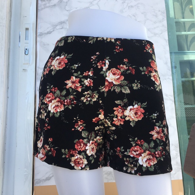 ภาพหน้าปกสินค้ากางเกงขาสั้นลายดอก  ผ้าฮานาโกะสีดำ มีถึง 2xl 3xl จากร้าน 465thailand บน Shopee