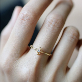 แหวนหมั้นแต่งงาน เหล็กไทเทเนียม เงิน S925 ประดับเพชรคริสตัล สีทอง เรียบง่าย เครื่องประดับแฟชั่น สําหรับผู้หญิง
