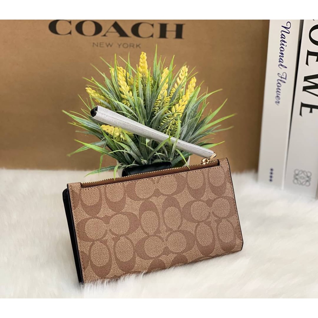 กระเป๋าสตางค์-coach-tech-wallet-in-colorblock-signature