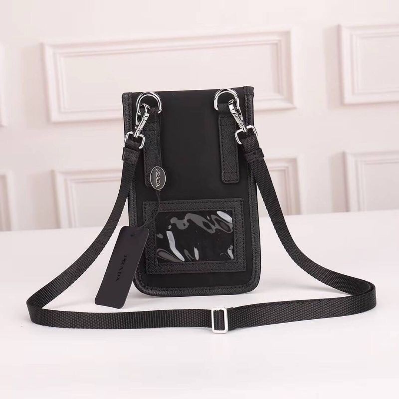 กระเป๋าสะพาย-พราด้า-nylon-crossbody-bag