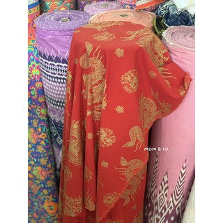 ภาพขนาดย่อสินค้าผ้าฝ้ายสีแดง พิมพ์ทอง ลายมังกร ลายกระต่ายมงคลตรุษจีน   Cotton 100% ️