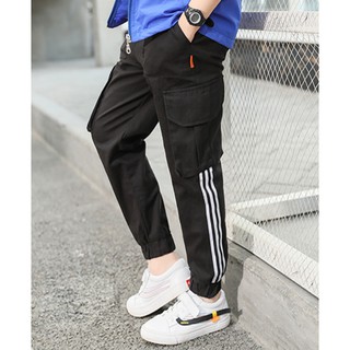 กางเกงขายาวเด็กโต กางเกงวอร์มเด็กโต jogger pants จั๊มขา แต่งกระเป๋า และแถบข้างตัว สีดำ