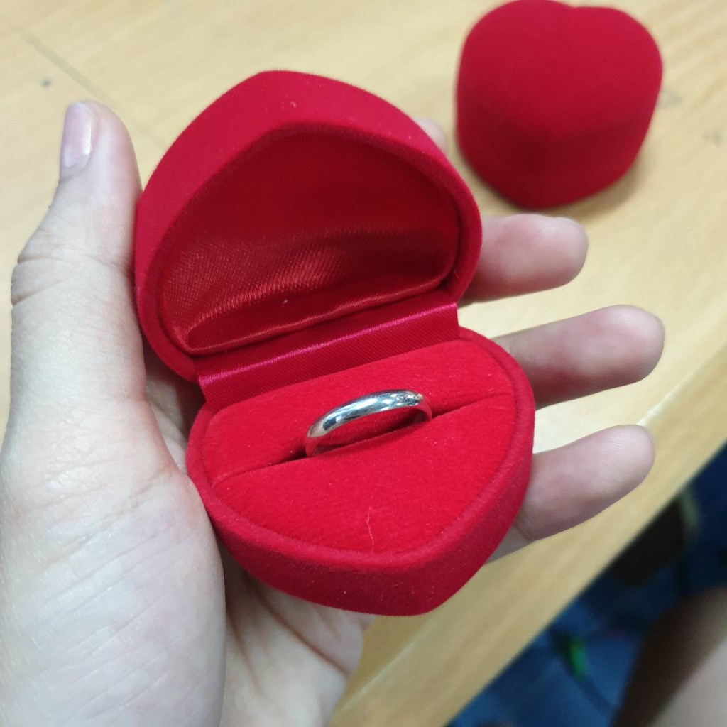 กล่องแหวนกำมะหยี่สีแดง-รูปหัวใจ
