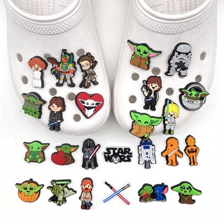 สินค้า หุ่นยนต์ Jbitz น่ารัก สําหรับ Croc Charm Baby Yoda Shoe Charms Anime Jibbits Pin Star Wars Jibitz Crocks ผู้ชาย อุปกรณ์เสริมตกแต่งรองเท้า