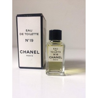 Chanel no. 19 Eau de Toilette 100 ml. Vintage splash hard to find.