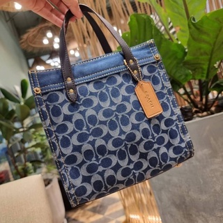 COACH FIELD TOTE 22 IN SIGNATURE DENIM