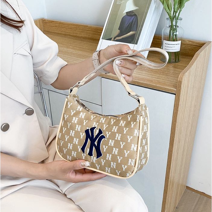 ภาพสินค้าสวยมาก MLB-NYกระเป๋าใต้วงแขนผู้หญิงคุณภาพสูงกระเป๋าสะพายวินเทจกระเป๋าถือ ยังไม่มีคะแนน จากร้าน thelegendme บน Shopee ภาพที่ 4