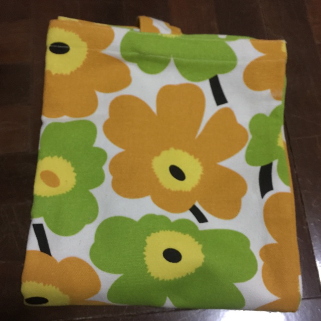 กระเป๋าผ้า-marimekko-ลายดอกเดซี่-ดอกเหลือง-แบบสวย
