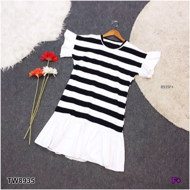 pe8935-dress-ชุดเดรสทรงโอแเวอร์ไซส์-คอกลม-แขนระบาย-ลายริ้วผ้าคอตตอน-ลายริ้วใหญ่-แต่งชายระบาย