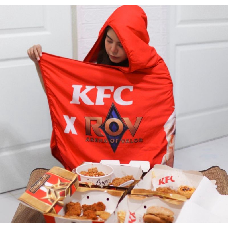 นักล่ารางวัลสะสมไอเท็ม KFCxROV หมอนไก่ทอด KFC x RoV ผ้าห่มฮู้ด KFC x ...