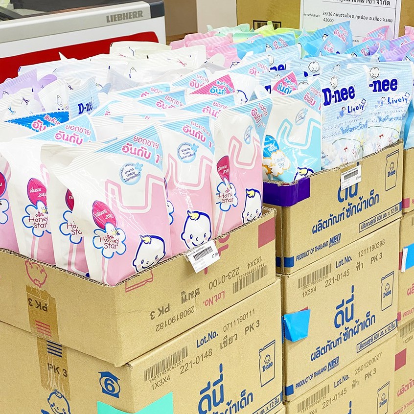 ภาพหน้าปกสินค้าดีนี่ น้ำยาซักผ้าเด็ก ซอง600มล D-nee Baby Liquid Detergent 600ml ; box 12 pcs.