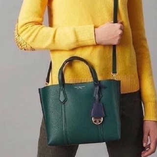 (ผ่อน0%) กระเป๋าสะพายข้าง Tory Burch PERRY SMALL TRIPLE-COMPARTMENT TOTE  56249 หนังแท้ สีเขียว Norwood