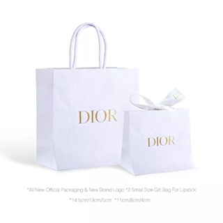 ภาพหน้าปกสินค้าถุงกระดาษDior  ถุงDior Gold Logo พร้อมริบบิ้นดิออร์ ถุงแท้จากช็อป Dior bag for lip stick ที่เกี่ยวข้อง