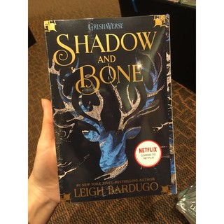 Shadow and bone นิยายแฟนตาซีภาษาอังกฤษมือ1