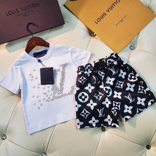 LV พร้อมส่ง เสื้อยืดแขนสั้น กางเกงขาสั้น สองชิ้น แฟชั่นฤดูร้อน สําหรับเด็กผู้ชาย และผู้หญิง 2022