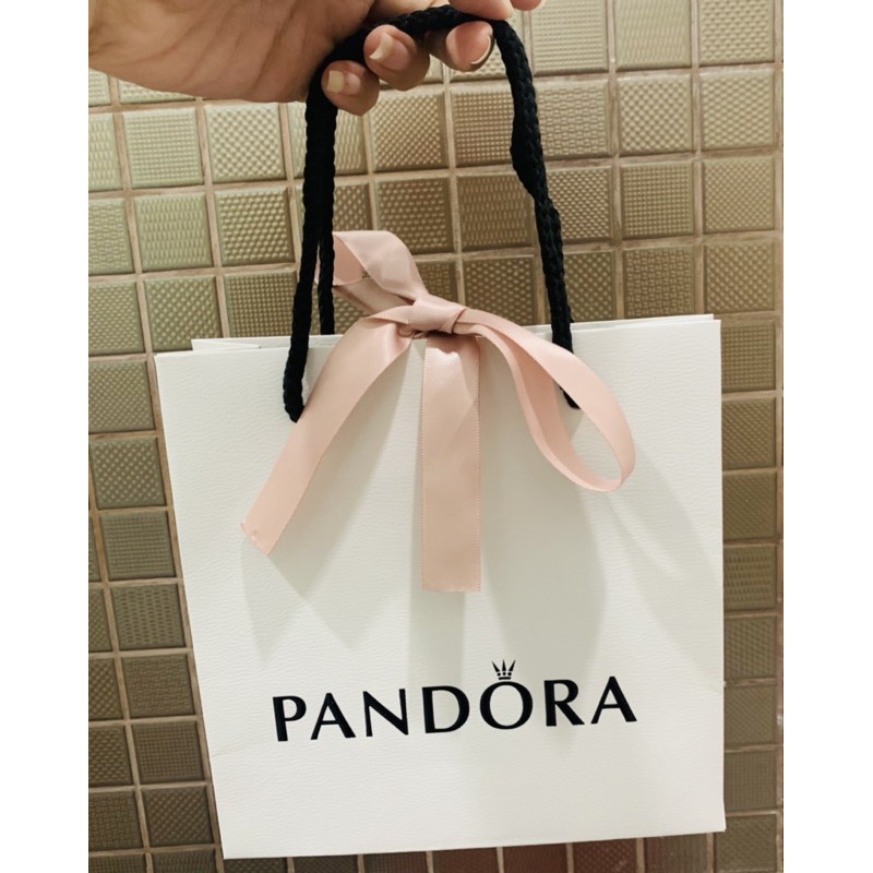 ภาพหน้าปกสินค้าPandora shopping bag ถุงกระดาษแพนโดร่าแท้100%