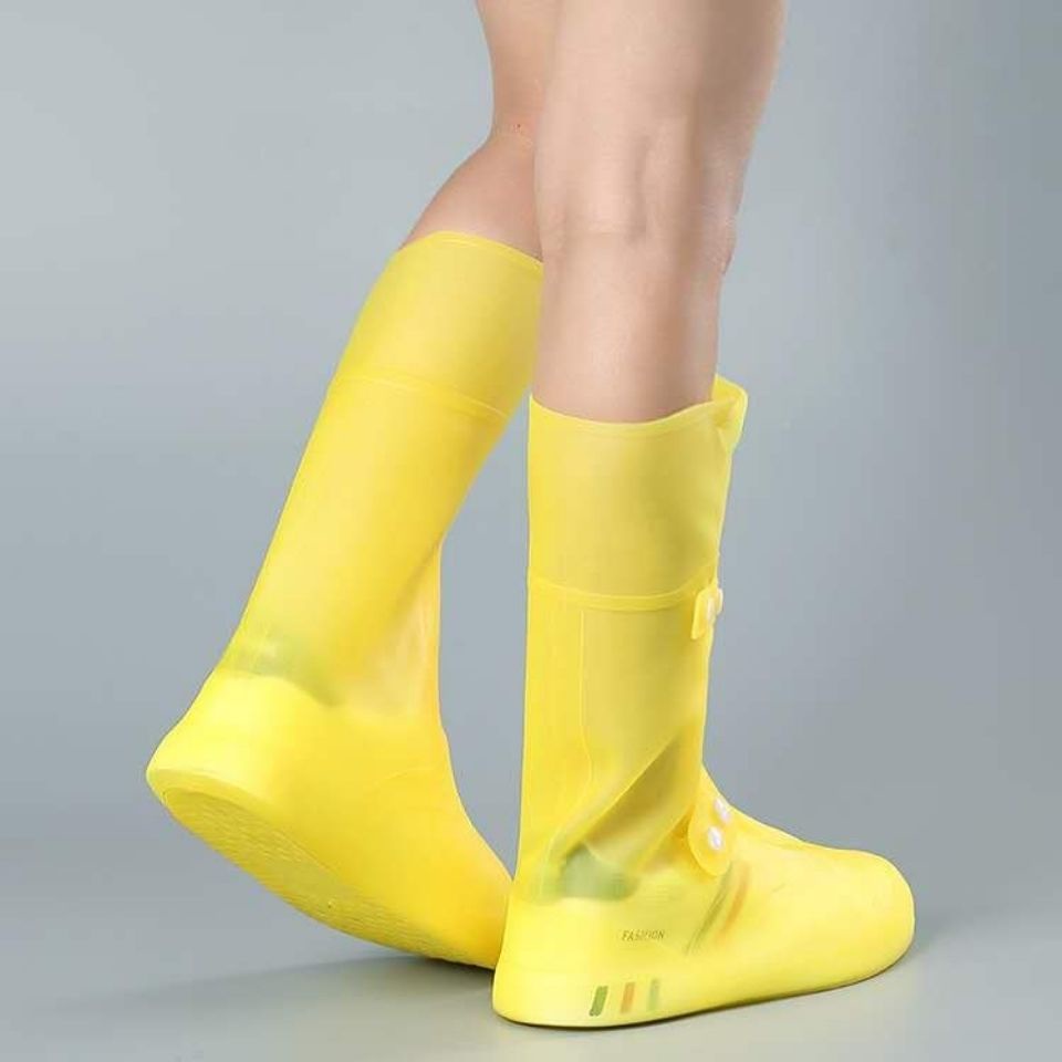 ภาพหน้าปกสินค้าผ้าคลุมรองเท้าบูท ซิลิโคน กันน้ํา กันฝน กันลื่น แบบพกพา สําหรับผู้ชาย และผู้หญิง