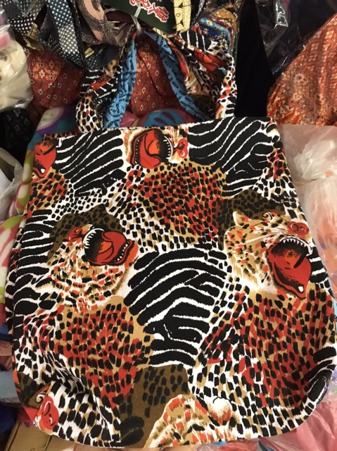 กระเป๋าผ้าแคนวาสรักษ์โลกอย่างหนา-มีซิป-ขนาด-35-40-cm-ราคา-89-บาท