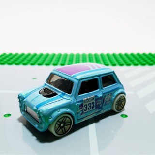 รถ hotwheels ของแท้มือสอง MORRIS MINI ปี 2014 สภาพใหม่ตั้งโชว์ มีคันเดียวเท่านั้นค่ะราคา 190 บาท