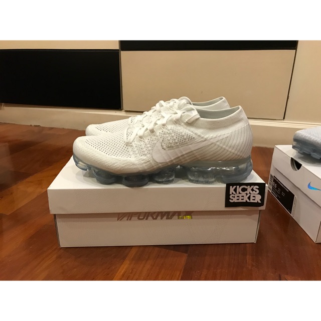 vapormax white christmas