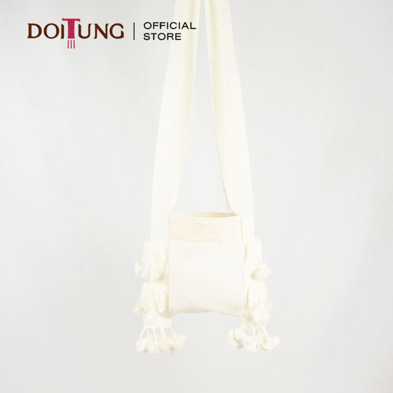 doitung-bag-white-กระเป๋าผ้า-ย่าม-ปอมๆ-ชาวเขา-ดอยตุง