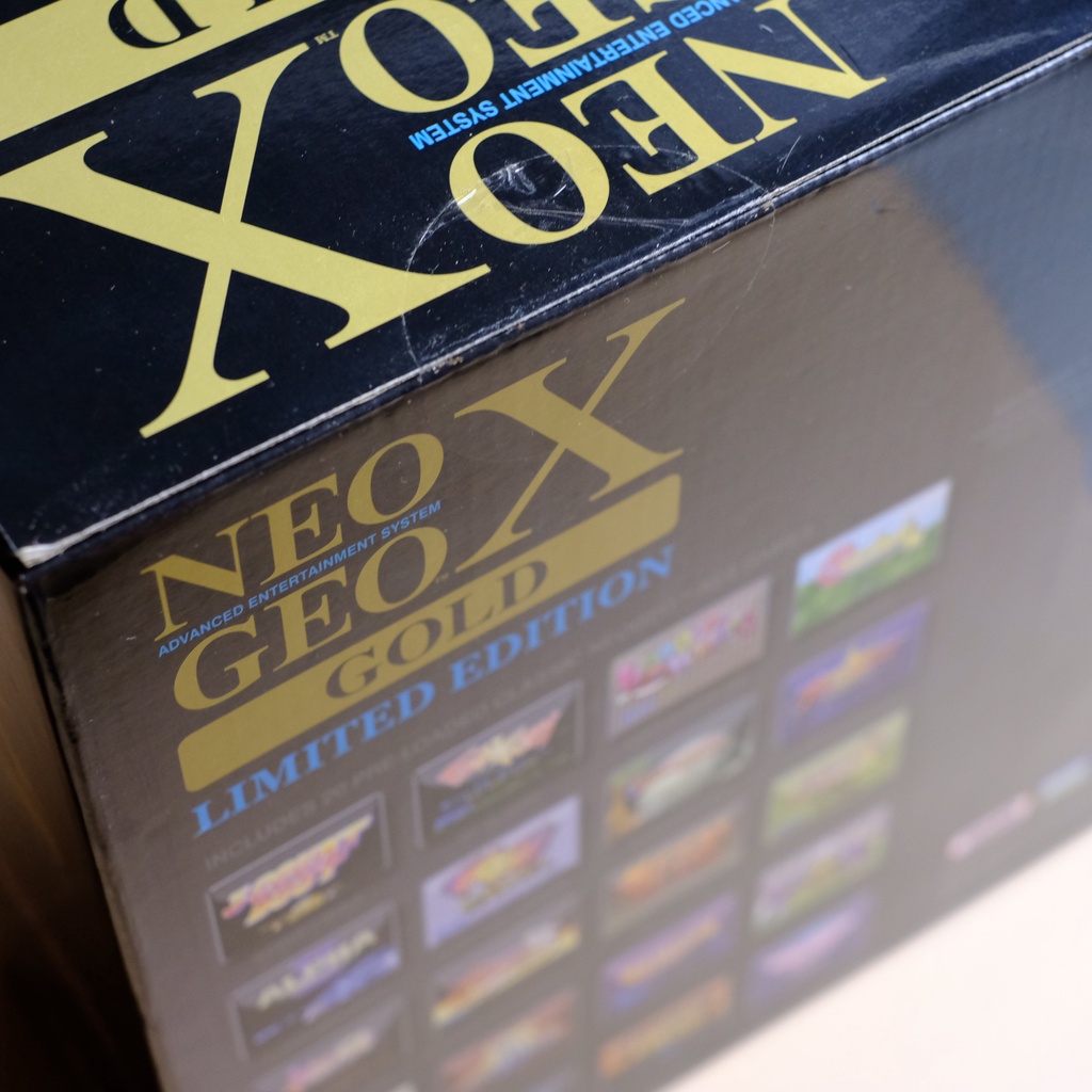 NEO GEO X GOLD LIMITED EDITION 本体（Neo Geo X Gold Limited 