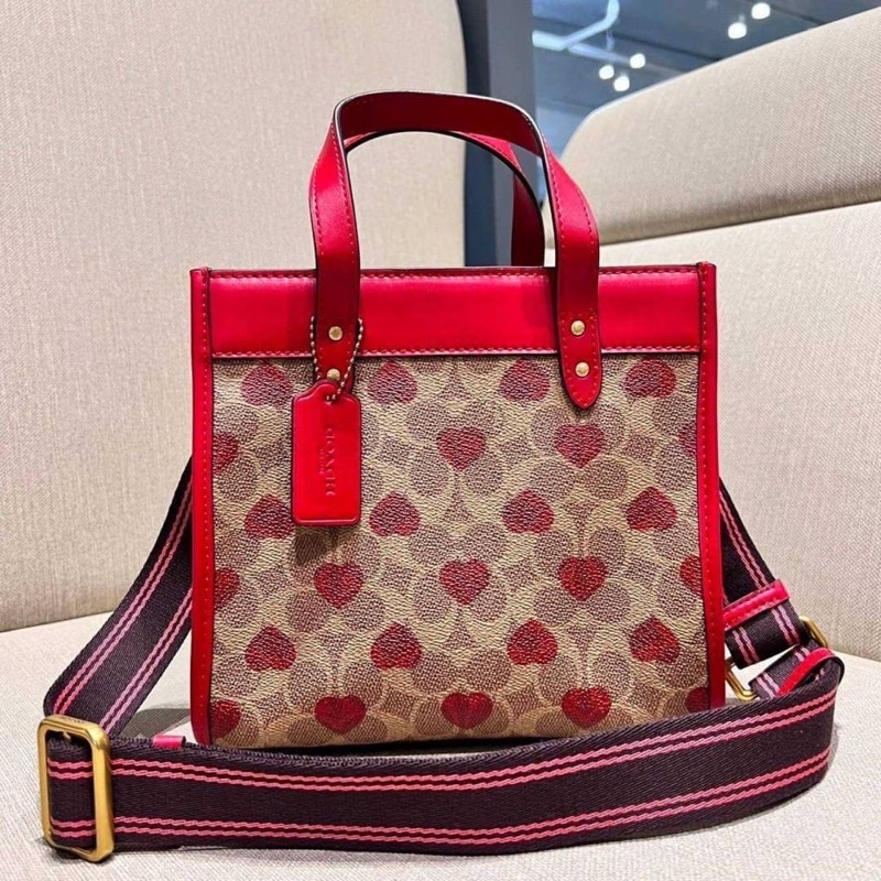 coach-c8391-field-tote-22-in-signature-canvas-with-heart-print