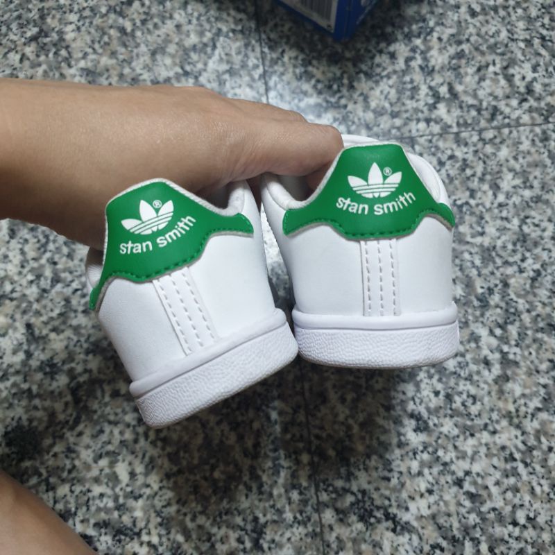 มือสอง-รองเท้าadidas-เด็ก-ไซส์7k-ของแท้100-ใส่น้อยมาก-มีเลอะตามการใช้งาน-ไม่มีผลต่อการใช้งาน