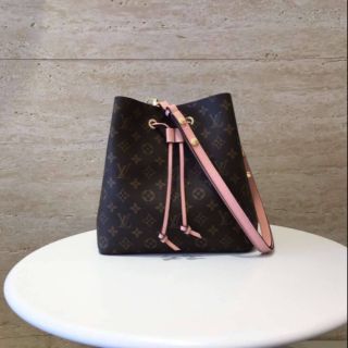 กระเป๋าถือ​/สะพายข้าง Louis​Vuitton​