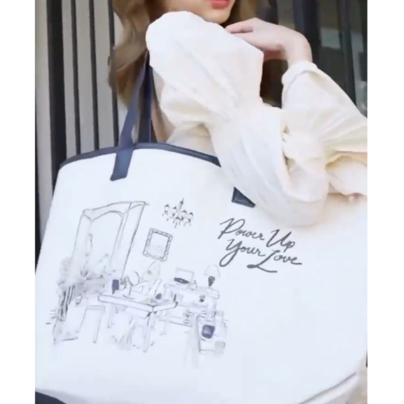 estee-lauder-power-up-your-love-tote-bag