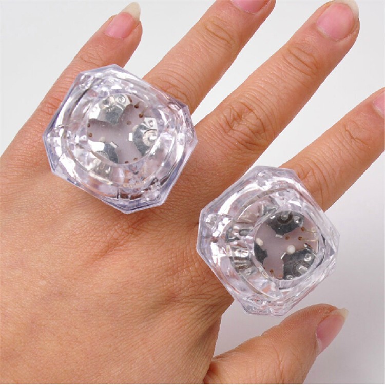 ราคาและรีวิวแหวนไฟกระพริบ LED แหวนเพชรใหญ่ แหวนมีไฟ