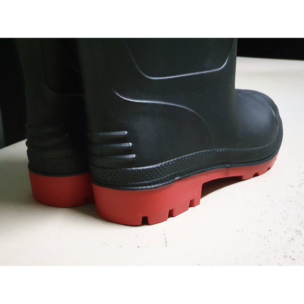 รองเท้าบูท-กันน้ำ-สีดำ-พื้นแดง-buzzybull