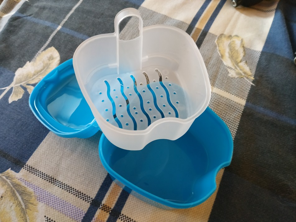 กล่องเก็บฟันปลอมแบบพกพา