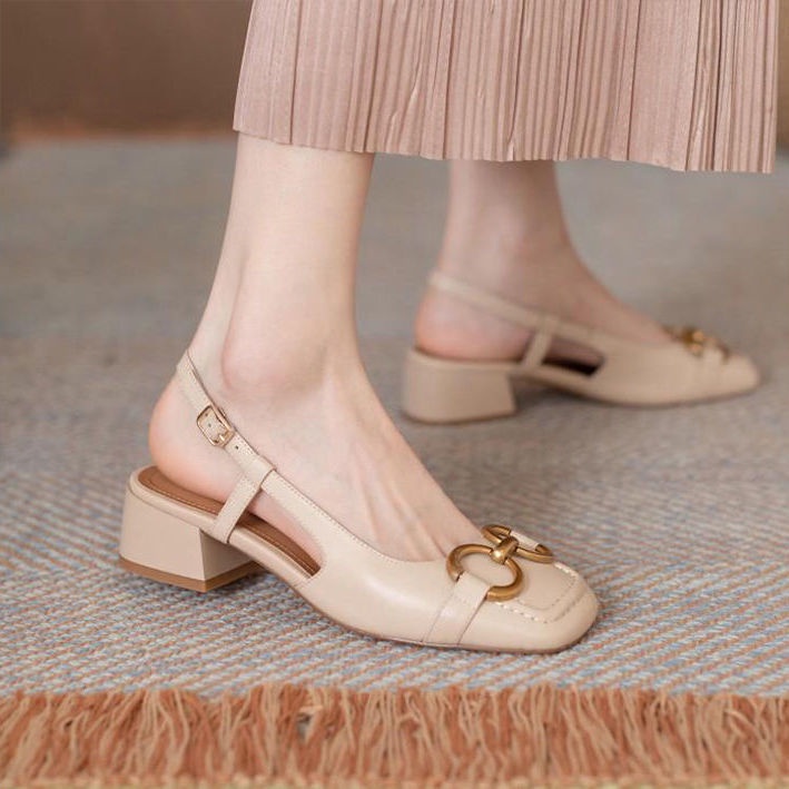 ภาพหน้าปกสินค้าฤดูร้อนสไตล์ใหม่เวอร์ชั่นเกาหลีเป่าโถวรองเท้าผู้หญิง รองเท้าส้นสูงแฟชั่นสายคาด ส้น1.2นิ้ว