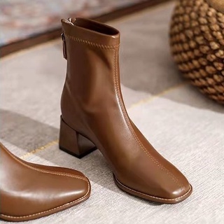 ภาพหน้าปกสินค้ารองเท้าบูทมาร์ติน💕 แฟชั่นย้อนยุค รองเท้าบูทสตรี พื้นหนา หนัง PU นุ่ม ,ไม่เมื่อยเท้า✨ส้นสูง5cm, size35-40 ที่เกี่ยวข้อง