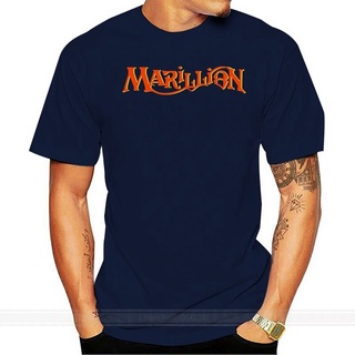 【100% cotton】เสื้อยืดแขนสั้นลําลอง คอกลม พิมพ์ลายโลโก้ Marillion สีดํา เหมาะกับของขวัญ แฟชั่นสําหรับผู้ชาย และผู้หญิง