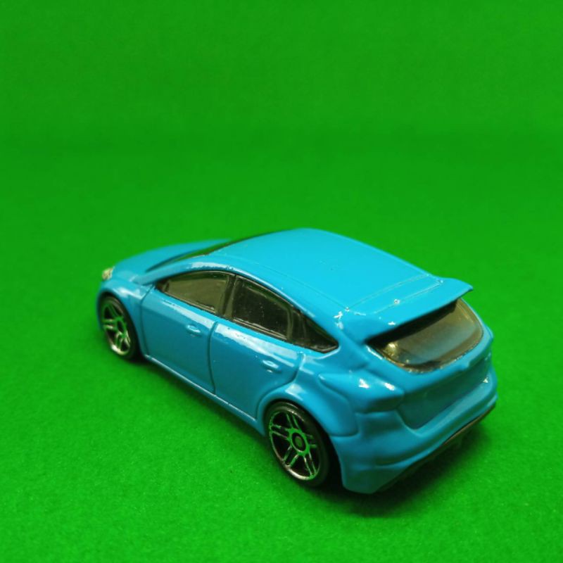 รถ-hotwheels-ของแท้มือสอง-รุ่น-ford-focus-rs-dhp07-สภาพใหม่ตั้งโชว์-มีคันเดียวเท่านั้นค่ะ-ราคา-100-บาท