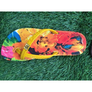 รองเท้าแฟชั่นผู้หญิง ใส่ได้ทุกฤดู เพ้นท์สี คีบโป้ง 4 รู หูสีเหลือง (รหัส shoe2)