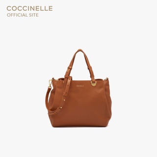 COCCINELLE กระเป๋าถือผู้หญิง รุ่น LEA HANDBAG 180101 สี CARAMEL