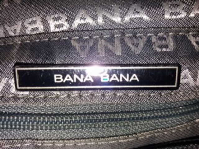 กระเป๋าแบรนด์-bana-bana-สีดำปอม-ๆน่ารัก