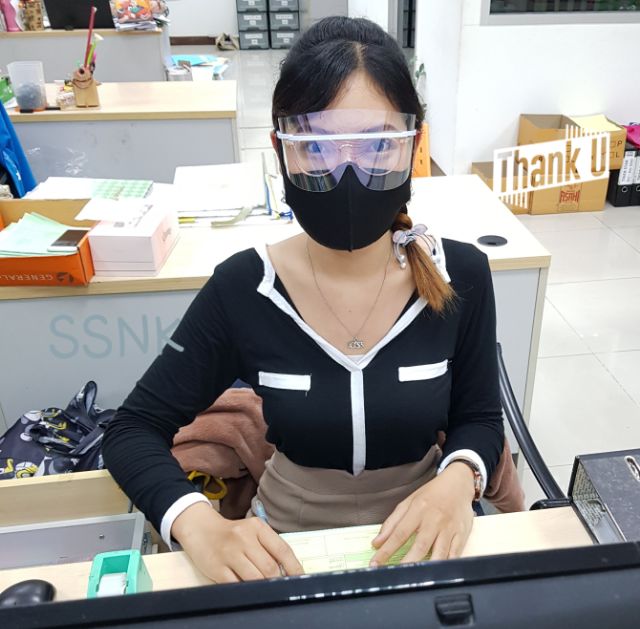 ภาพหน้าปกสินค้าหน้ากากแว่นตาป้องกันเชื้อโรค ละอองฝอย ฝุ่น / Visor mask film ฟิล์มเกรดพรีเมี่ยม