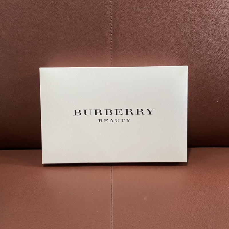 new-burberry-cosmetic-bag-gray