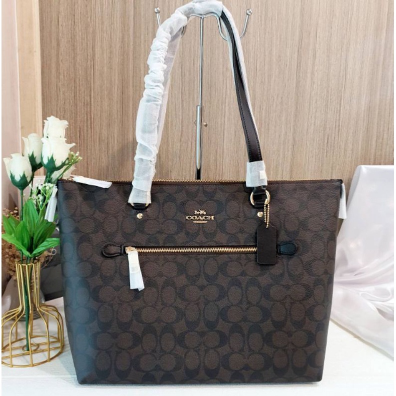 สด-ผ่อน-กระเป๋า-tote-zip-หลายสี-f79609-gallery-tote-in-signature-canvas