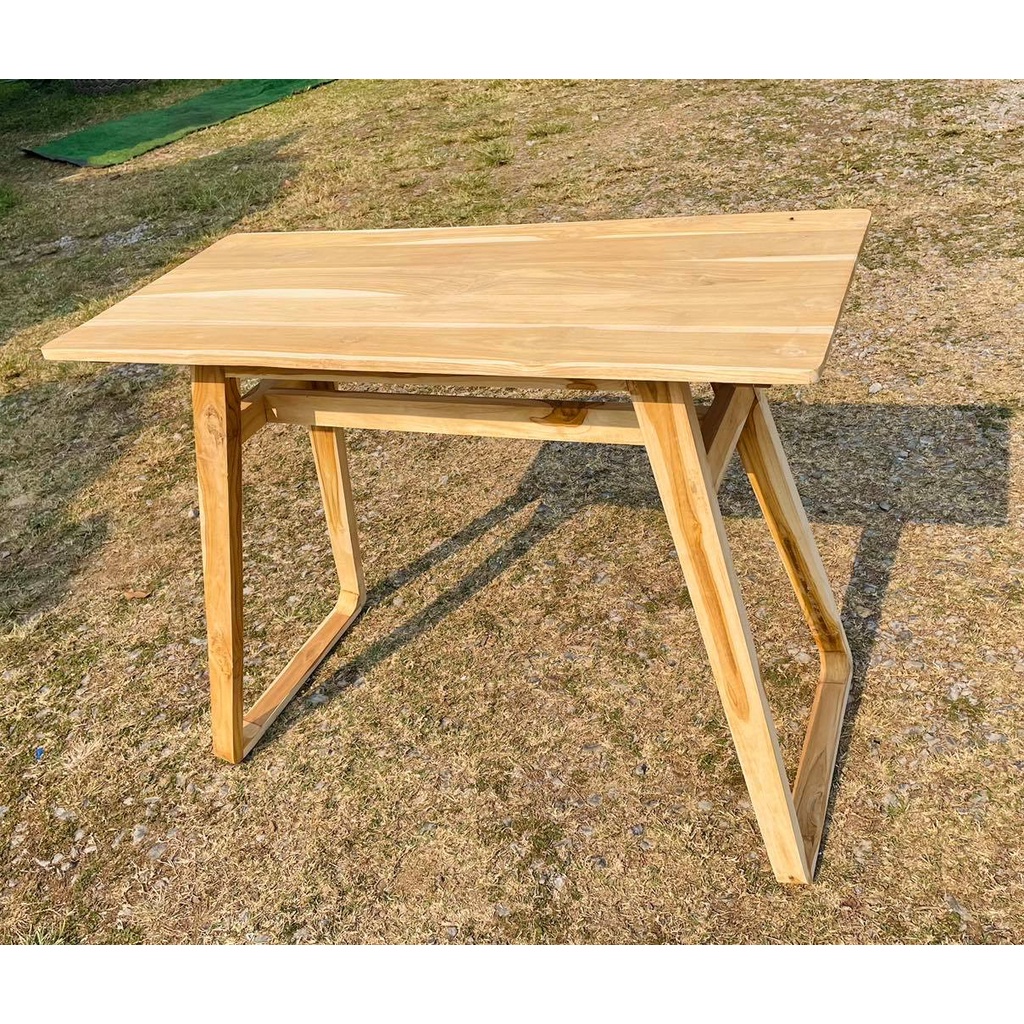 โต๊ะไม้สักสไตล์มินิมอล-เหมาะสำหรับทำงาน-ตกแต่งห้องนอน-ห้องทำงาน