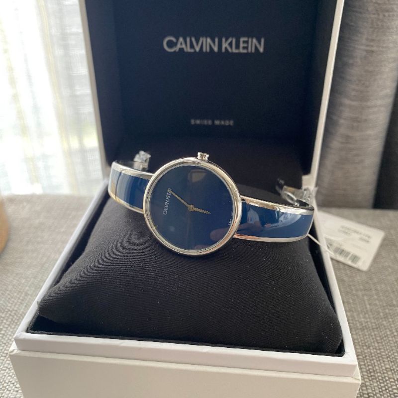 สด-ผ่อน-นาฬิกา-สีน้ำเงิน-ทรงกำไล-30-มิล-k4e2n11n-calvin-klein-seduce-quartz-blue-dial-ladies-watch