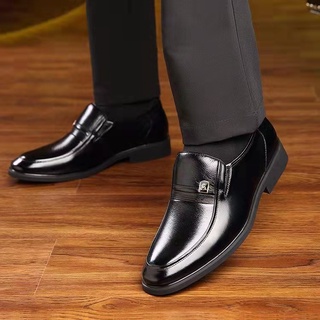 ภาพขนาดย่อของภาพหน้าปกสินค้ามาใหม่ ยอดฮิต รองเท้าหนังผู้ชายรองเท้าหนังชาย รองเท้าทำงานชาย พร้อมส่ง GM055 จากร้าน xuhui_shop บน Shopee ภาพที่ 1