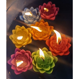 เทียนหอมดอกบัวลอยน้ำ รวมสีประจำวันเกิด  รวมชุด  1ชุด มี 7สี =7ดอก ขนาด5 cm เทียนจุดลอยน้ำได้