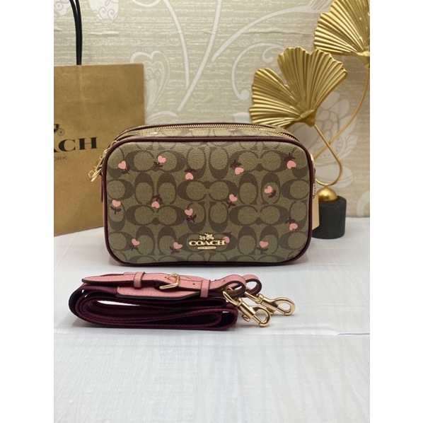 กระเป๋าสะพาย Coach JES CROSSBODY IN SIGNATURE CANVAS WITH HEART FLORAL